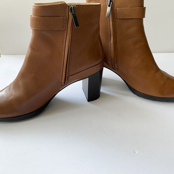 Clarks Cognac Leather Lug Sole Ankle Booties Size 9.5 | Side Zip Block Heel - Picture 5 of 6